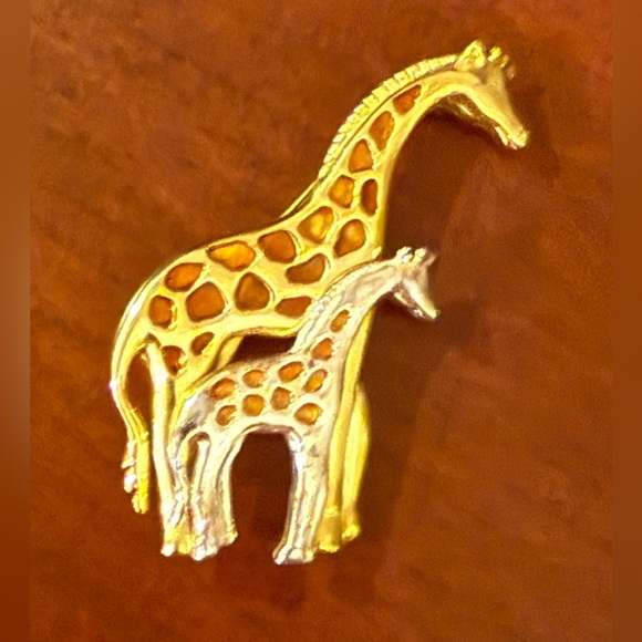 T.C. Jewelry - Vintage Giraffe Brooch Mommy & Baby Jungle Theme Signed by TC